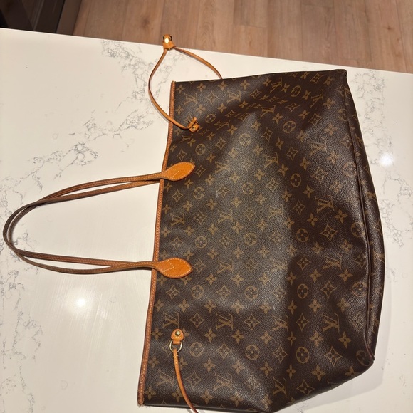 Largest LV neverfull - Picture 7 of 8